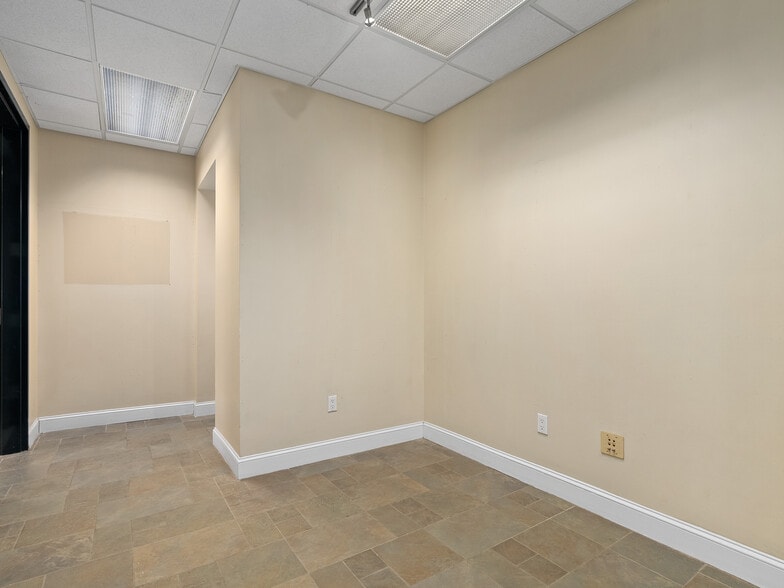 More Photos Of 1482 Russ Ave, Waynesville Office For Lease