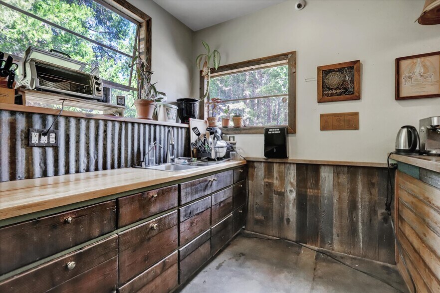 More Photos Of 14724 N Bloomfield Rd, Nevada City Flex For Sale