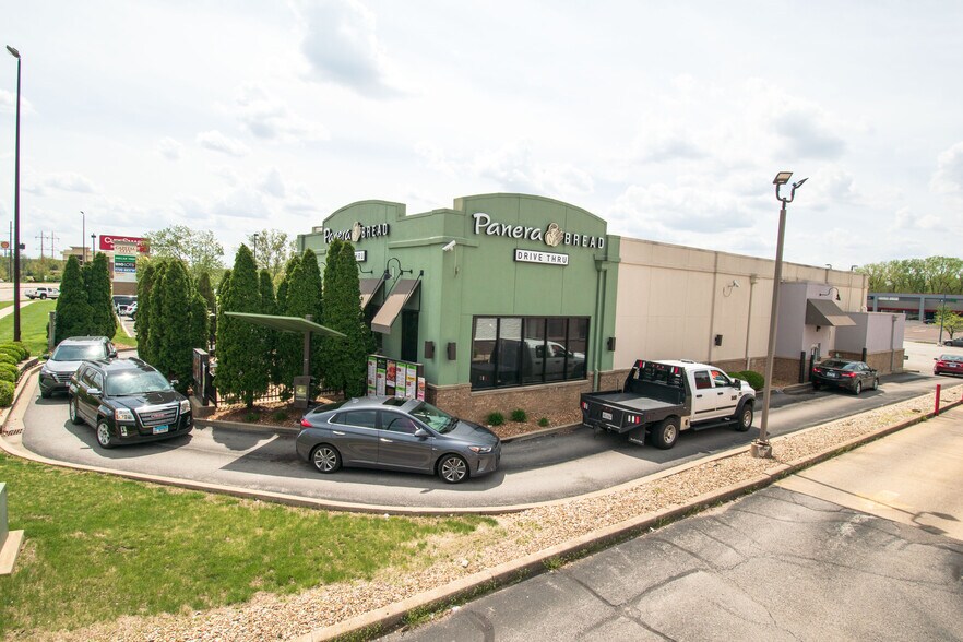 More Photos Of 3019 S Dirksen Pky, Springfield Restaurant For Sale