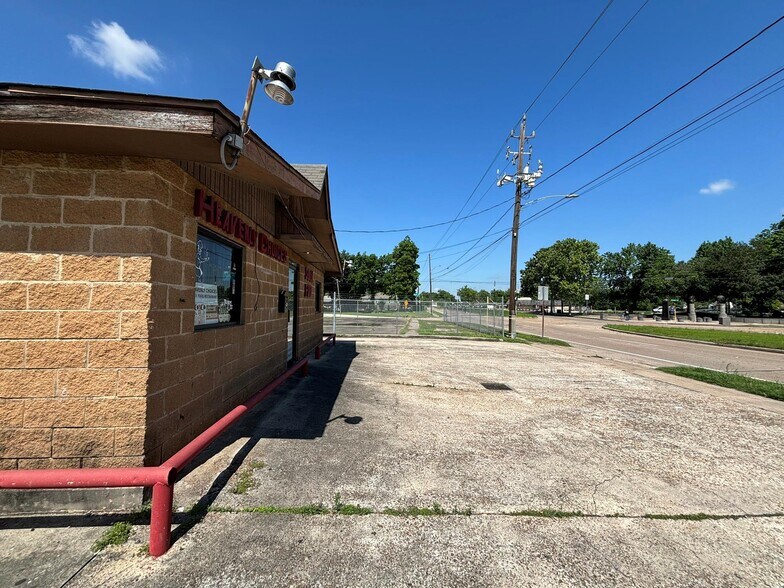 More Photos Of 3815 Cavalcade St, Houston Restaurant For Sale
