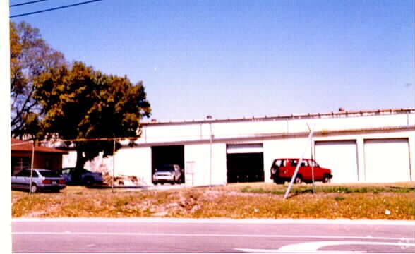 More Photos Of 7211 Anderson Rd, Tampa Warehouse For Lease