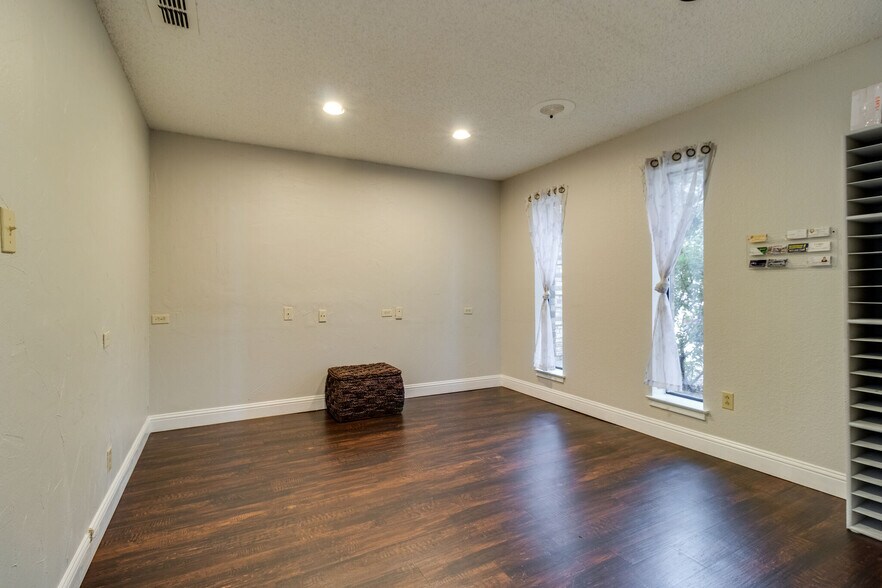 More Photos Of 5710 Watauga Rd, Watauga Office For Lease