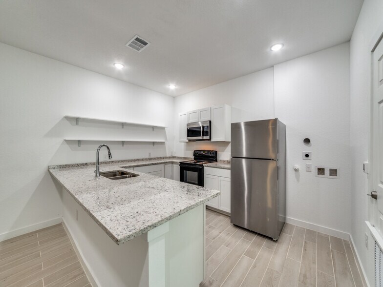 More Photos Of 1501 E Southcross Blvd, San Antonio Apartments For Sale