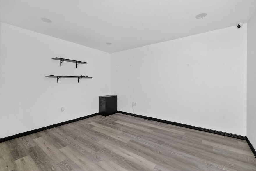 More Photos Of 1130 E North Blvd, Leesburg Freestanding For Lease