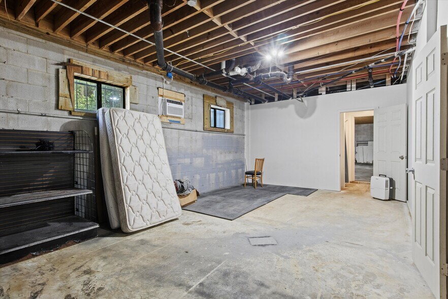 More Photos Of 1355 E Lafayette St, Tallahassee Veterinarian Kennel For Sale