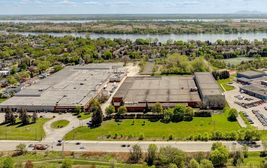 More Photos Of 15300 Rue Sherbrooke E, Montréal Warehouse For Lease
