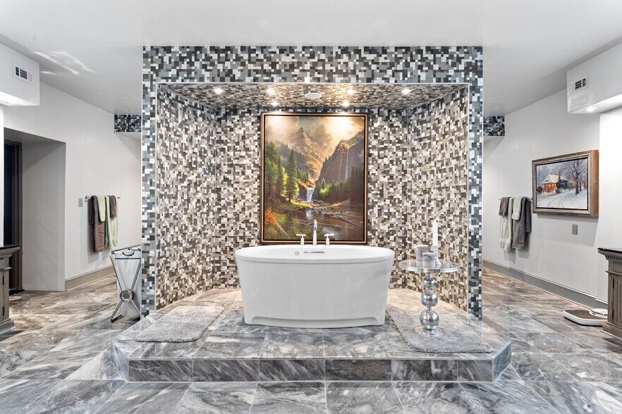 More Photos Of 1400 S Gribble St, Sherman Flex For Sale