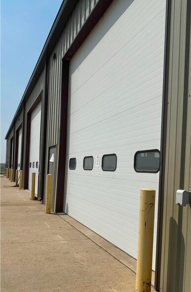 More Photos Of 14472 Commerce Park Blvd, Williston Warehouse For Sale