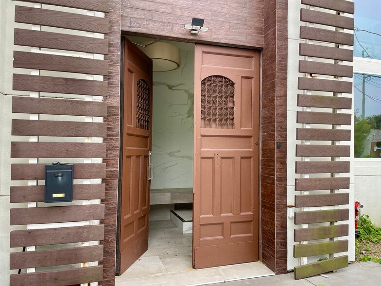 More Photos Of 3335 W Lamar St, Houston Office Residential For Lease