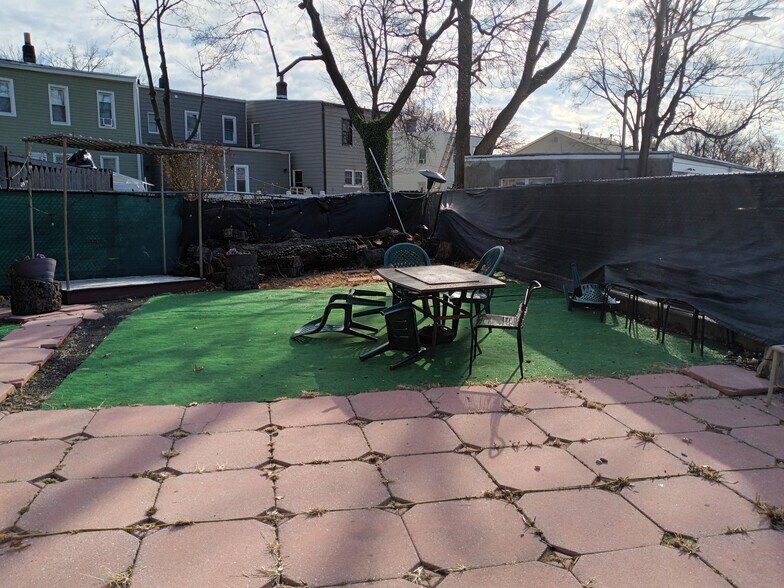 More Photos Of 2051-2055 Springfield Ave, Vauxhall General Retail For Lease