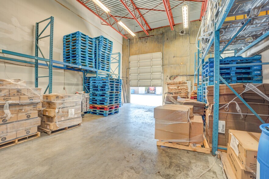 More Photos Of 7073 Venture St, Delta Warehouse For Lease