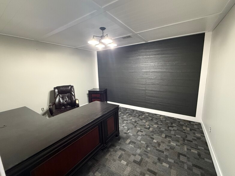 More Photos Of 200 Industry Dr, Carlisle Warehouse For Lease