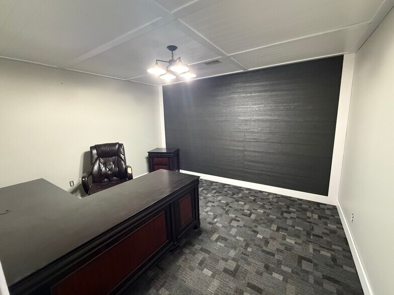 More Photos Of 200 Industry Dr, Carlisle Warehouse For Lease