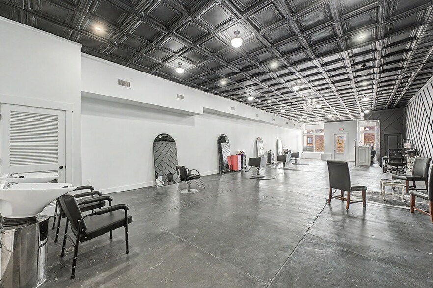 More Photos Of 117-119 W Bean St, Lincoln General Retail For Sale