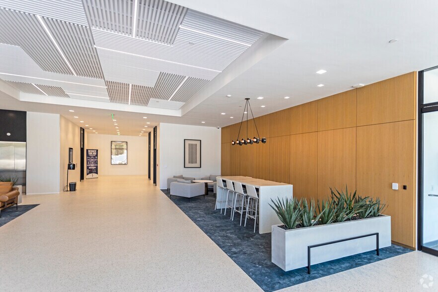 More Photos Of 5355 Mira Sorrento Pl, San Diego Office For Lease