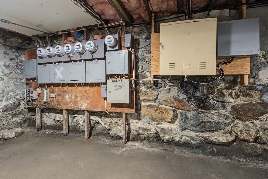 More Photos Of 471 Pond St, Woonsocket Apartments For Sale