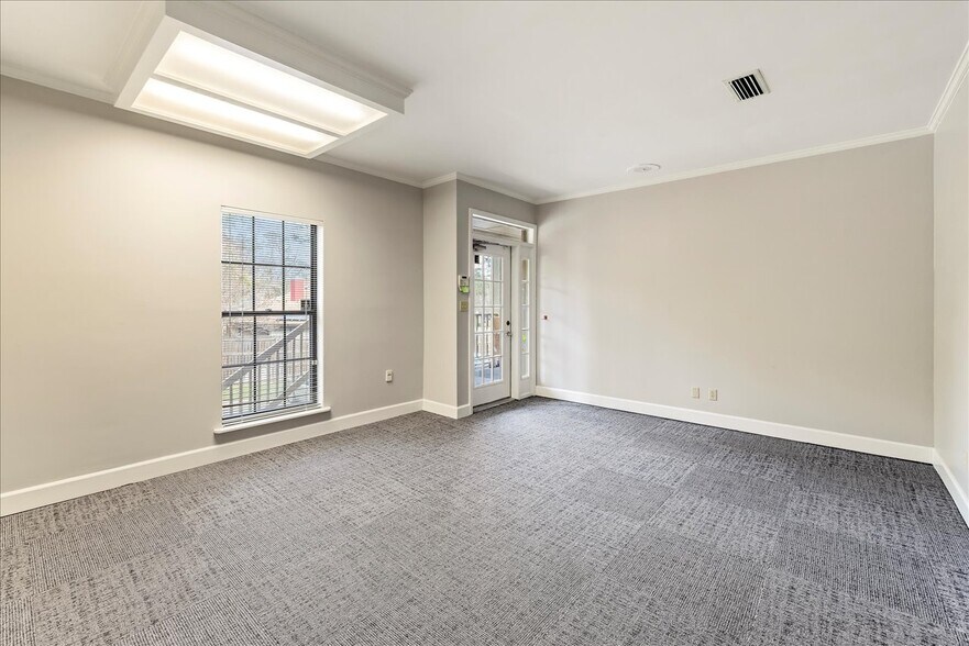 More Photos Of 2032 Thomasville Rd, Tallahassee Office For Lease