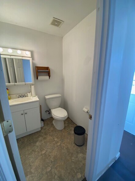 More Photos Of 833 Oregon Ave, Linthicum Heights Industrial For Sale