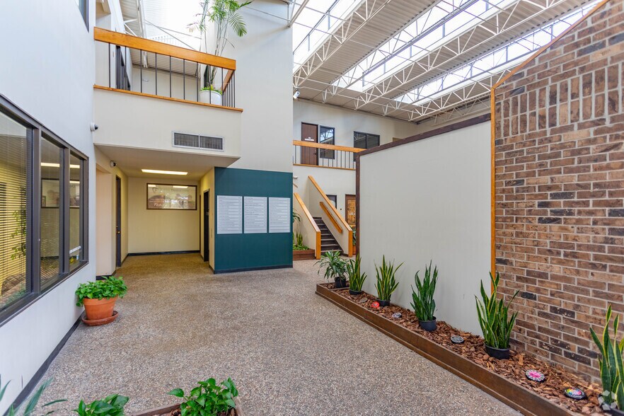 More Photos Of 955 Dairy Ashford Rd, Houston Medical For Lease