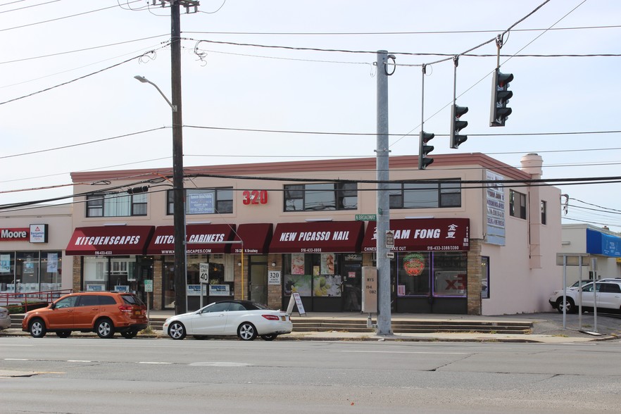 Primary Photo Of 320 N Broadway, Hicksville Storefront Retail Office For Lease