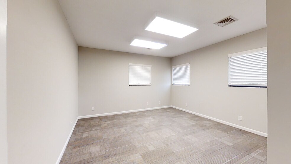 More Photos Of 2920 Edgewood Cir, Columbus Office For Lease