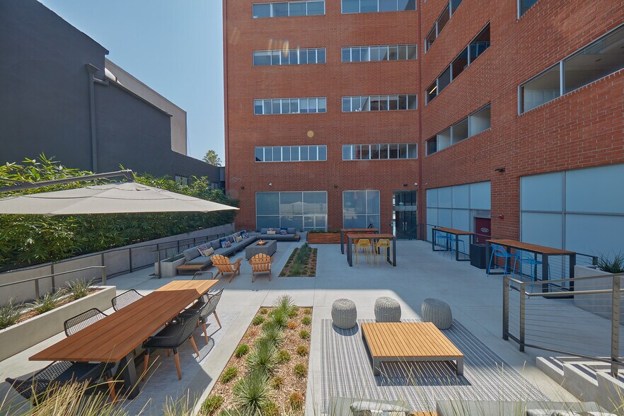 More Photos Of 6725 W Sunset Blvd, Los Angeles Office For Lease