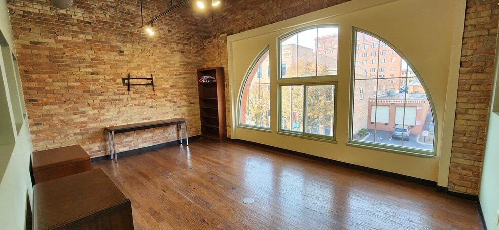 More Photos Of 25 S Huron St, Toledo Office For Lease