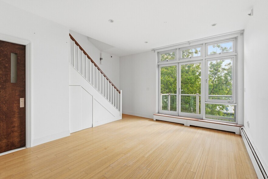 More Photos Of 146 Diamond St, Brooklyn Apartments For Sale