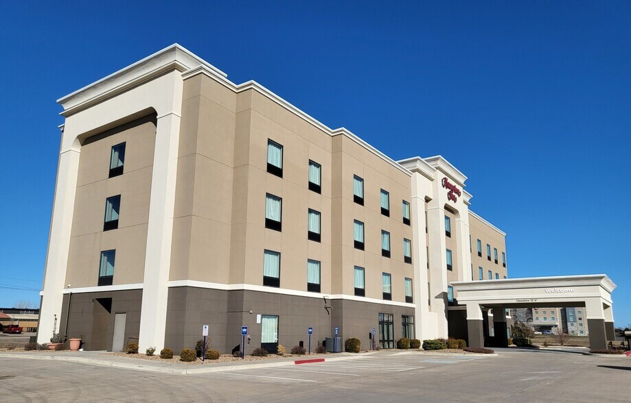 More Photos Of 200 N Centennial Dr, Mcpherson Hotel For Sale