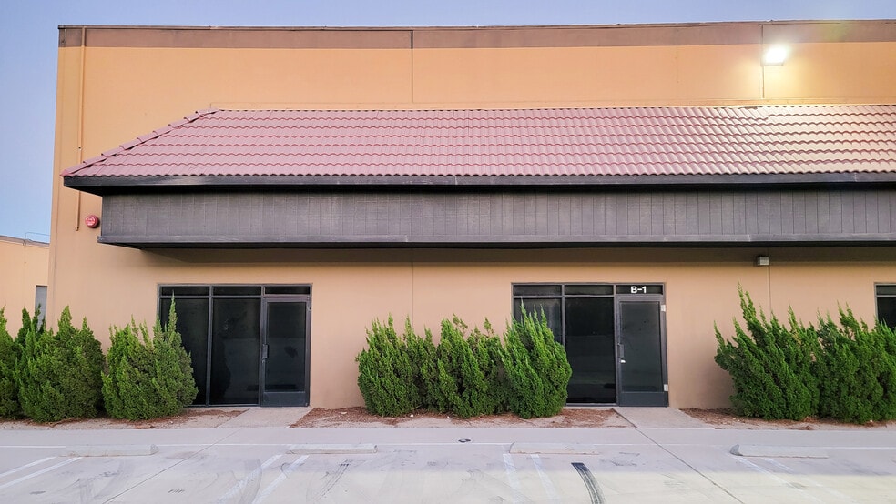 More Photos Of 17229 Lemon St, Hesperia Warehouse For Lease
