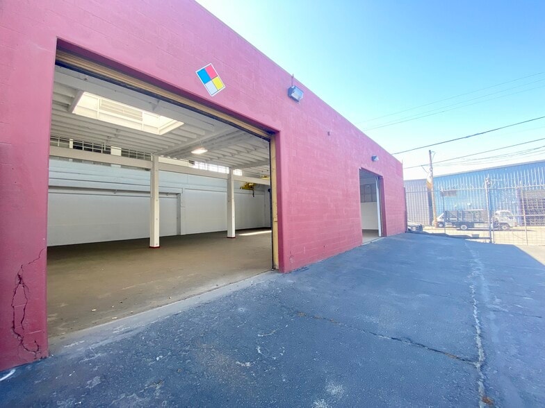 More Photos Of 3421 Hollis St, Oakland Warehouse For Lease