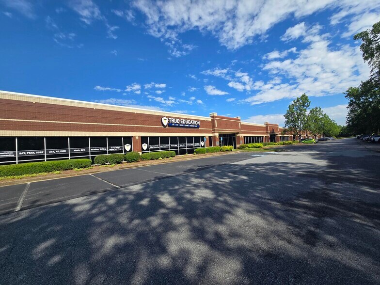 More Photos Of 10700 Abbotts Bridge Rd, Johns Creek General Retail For Lease