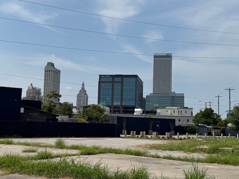 More Photos Of 800-816 E 1st St, Tulsa Flex For Lease