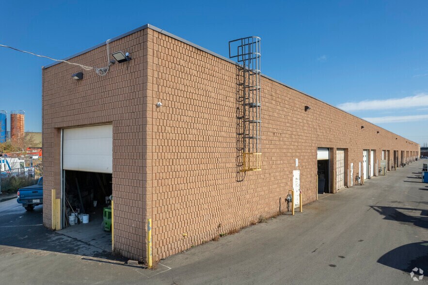 More Photos Of 94 Kenhar Dr, Toronto Showroom For Sale