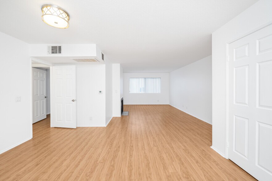 More Photos Of 4434 Fulton Ave, Sherman Oaks Apartments For Sale