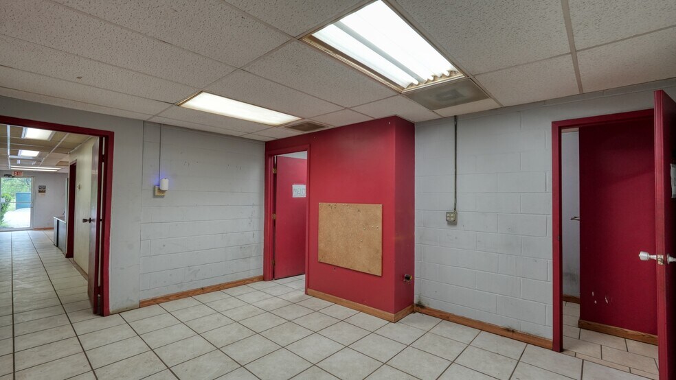 More Photos Of 120 Graham St, Zanesville Distribution For Lease