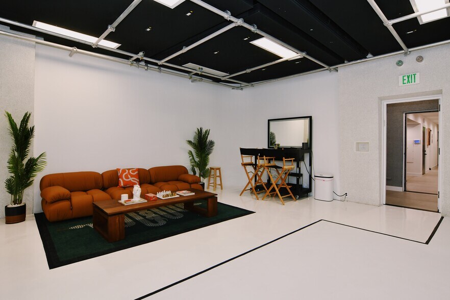 More Photos Of 1104 S Robertson Blvd, Los Angeles Office For Lease