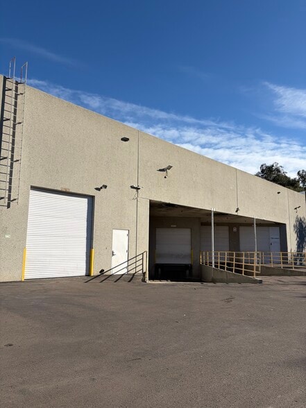 More Photos Of 2820-2834 La Mirada Dr, Vista Manufacturing For Lease