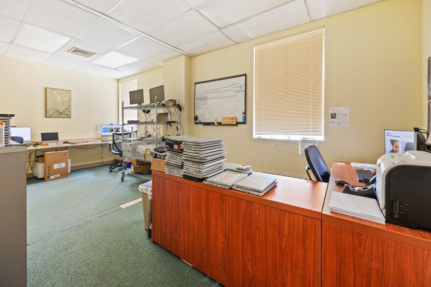 More Photos Of 19 Lunar Dr, Woodbridge Medical For Lease