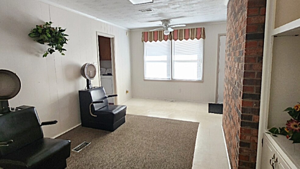 More Photos Of 7117 Raeford Rd, Fayetteville Freestanding For Lease