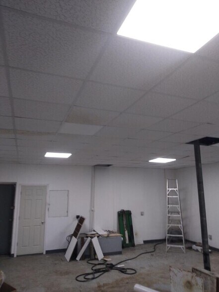 More Photos Of 6103 Strickland Ave, Brooklyn Warehouse For Lease