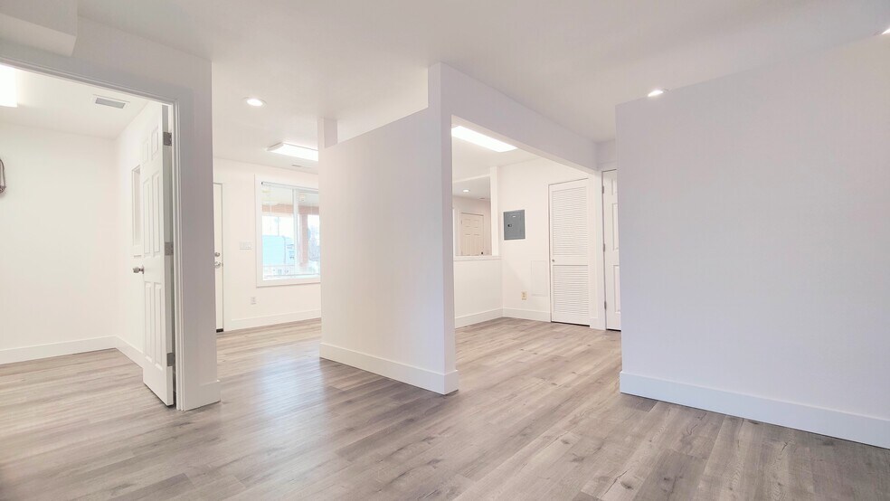 More Photos Of 12208-12222 SE Market St, Portland Office For Lease