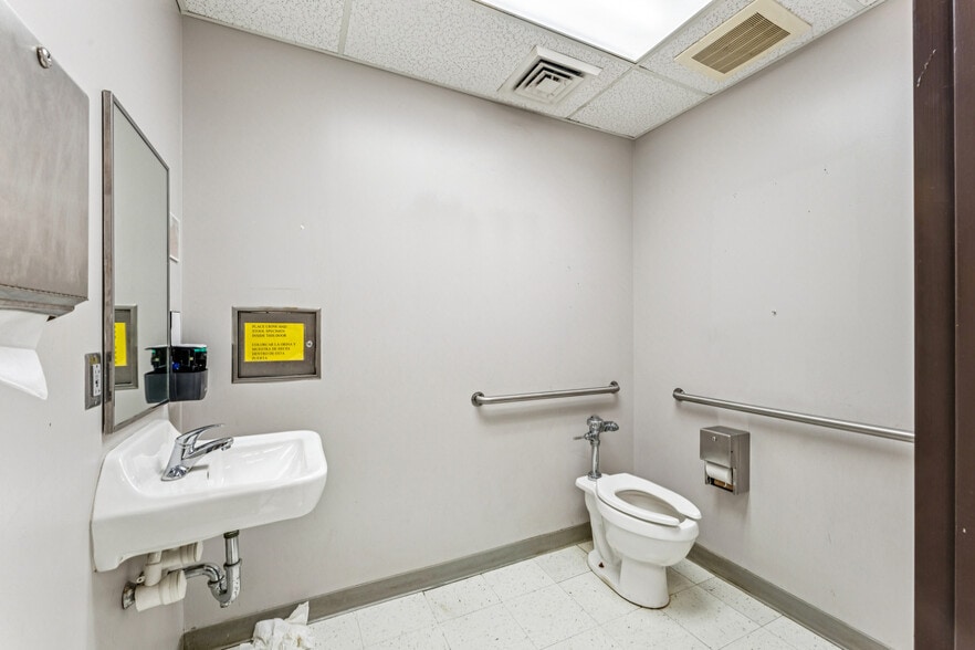 More Photos Of 1090 9th Ave SW, Bessemer Medical For Sale