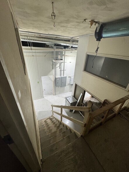 More Photos Of 4600 N Grand River Ave, Lansing Warehouse For Sale