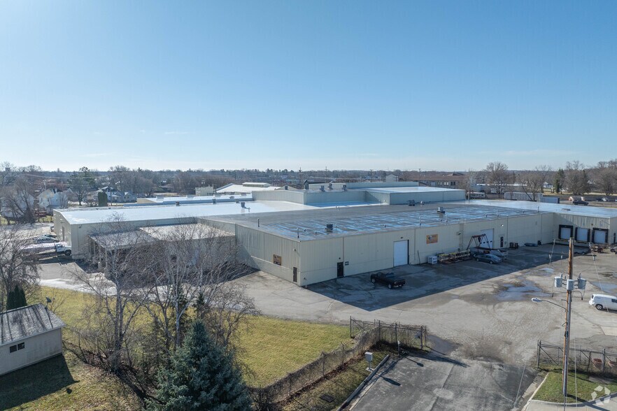 More Photos Of 426 S Montgomery St, Watertown Manufacturing For Lease