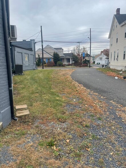 More Photos Of 1321 W Broad St, Quakertown Medical For Lease