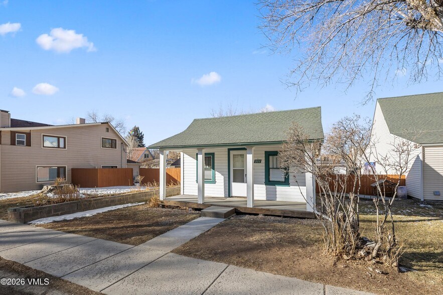 More Photos Of 215 Capitol Street, Eagle Land For Sale