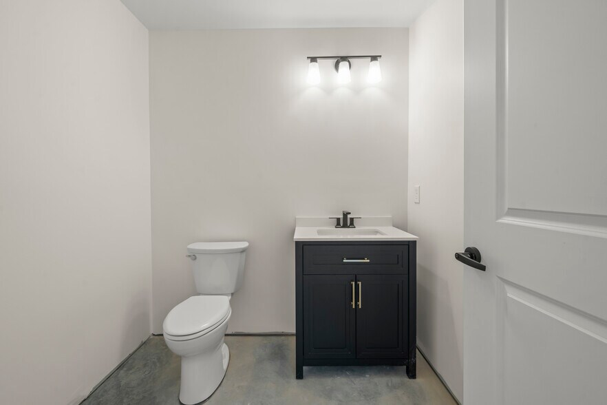 More Photos Of 4477 34th Ave, Cincinnati Self Storage For Sale