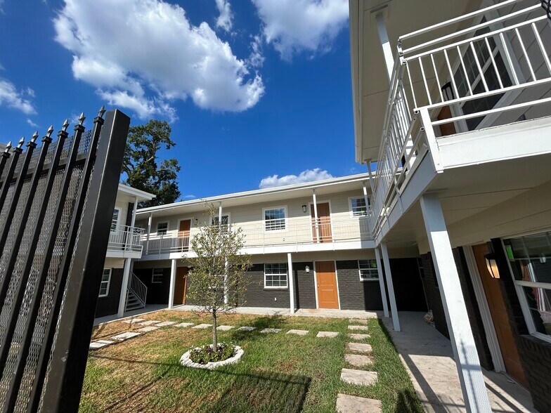 More Photos Of 1824 Thonig Rd, Houston Apartments For Sale