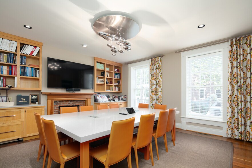 More Photos Of 146 E Third St, Lexington Office For Lease